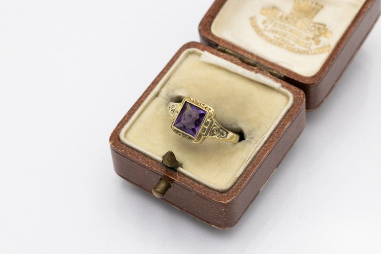 Bague Bague ancienne avec améthyste carrée en or jaune 14k, vers 1920 58 Facettes 11732