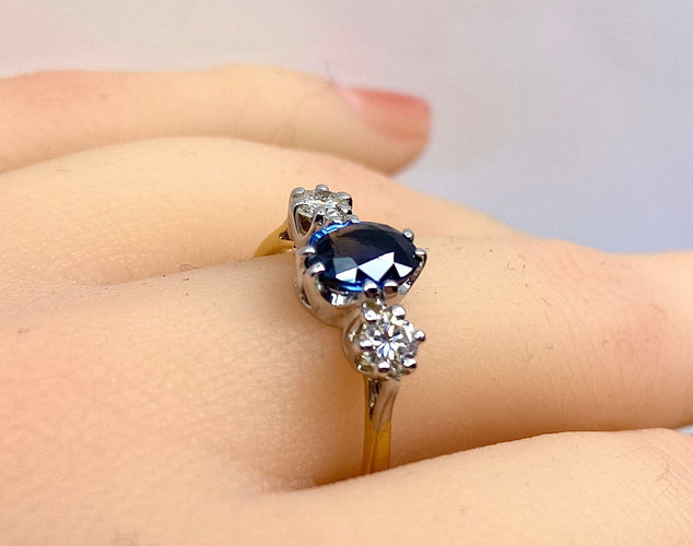 Bague 55 Bague en or jaune 18 carats : saphir épaulé de 2 diamants 58 Facettes AB549