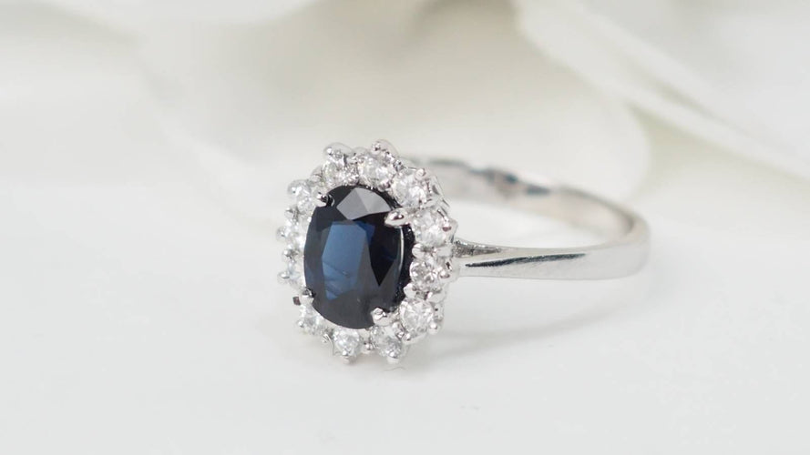 Bague Bague marguerite en or blanc, saphir et diamants 58 Facettes