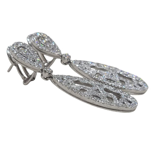 Boucles d'oreilles Boucles d'oreilles longues en or blanc et diamants 58 Facettes P199