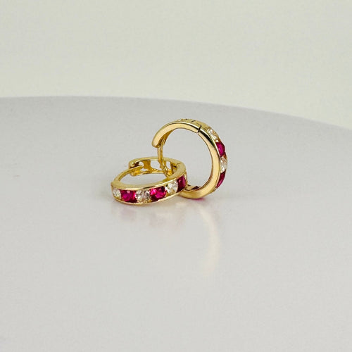 Boucles d'oreilles Boucles d’oreilles créoles avec rubis et diamants en or jaune 14k 58 Facettes 2512013