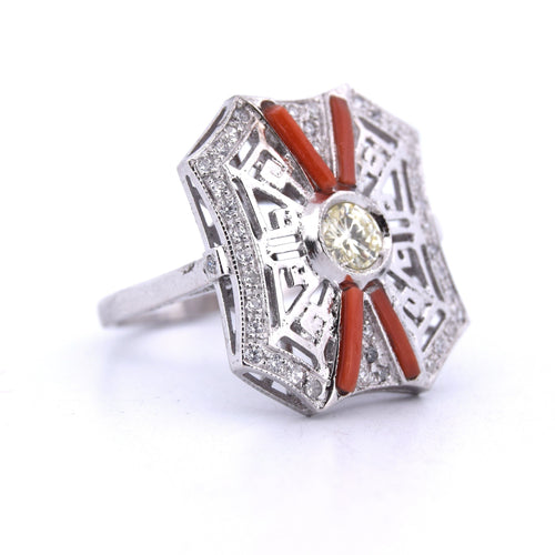 Bague en platine avec diamants et corail