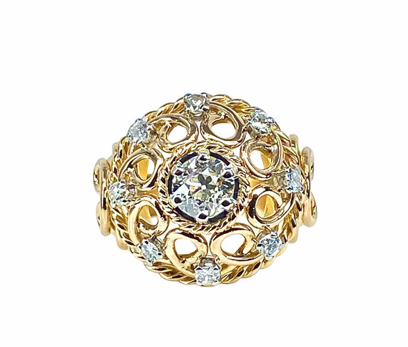 Bague 52 Bague en or jaune 18 carats , diamant 0,70 carat entouré de 8 diamants 58 Facettes AB493