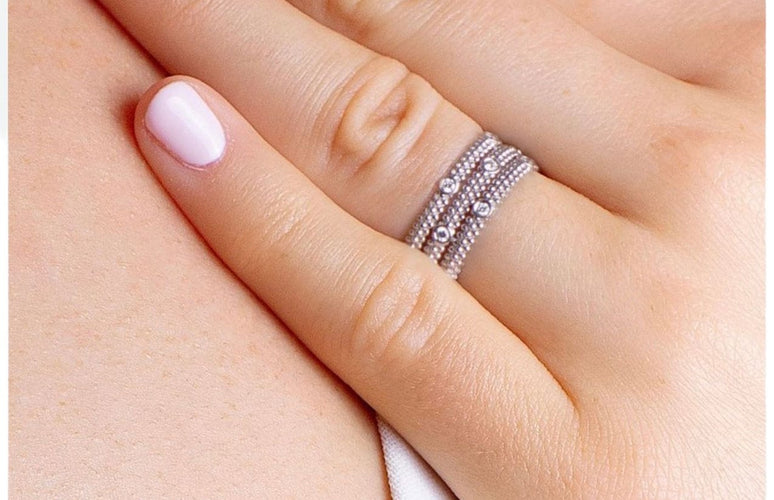 Bague 52 MAUBOUSIN - Alliance "Le Premier Jour" en or gris et diamant 58 Facettes R21