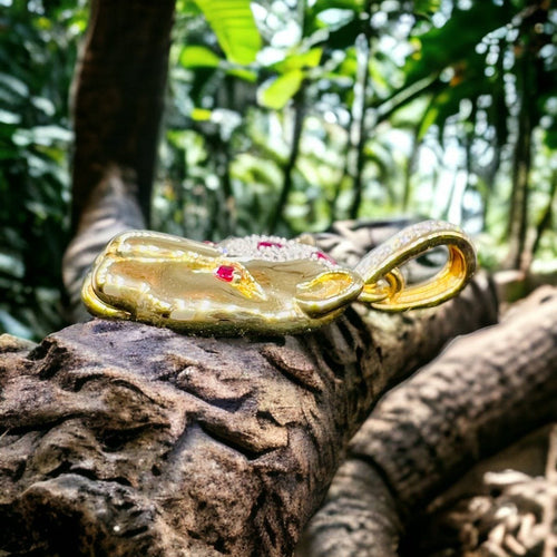 Pendentif Pendentif tête de panthère, Or jaune 18 carat, serti de Rubis et de diamants 58 Facettes 7364 A