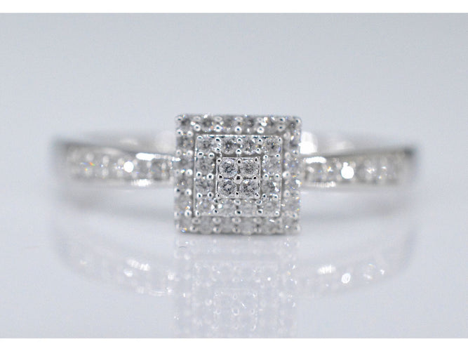 Bague 54 Bague entourage en or blanc avec diamants 58 Facettes 2007