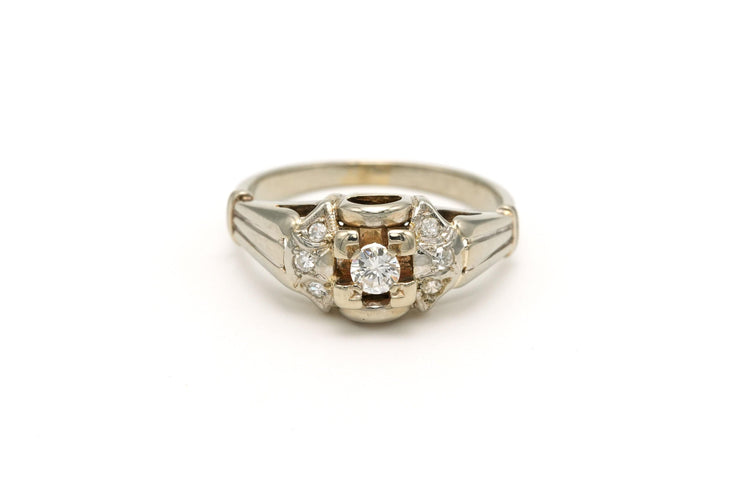 Bague 56 Bague Art Déco en or blanc sertie de diamants 58 Facettes 19785