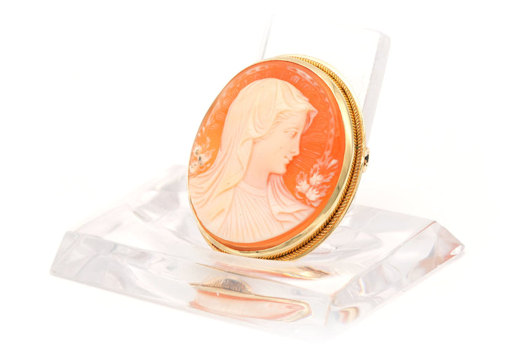 Broche Broche en or jaune sertie d'un camée coquillage 58 Facettes B570