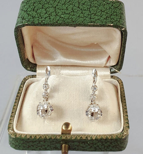 Boucles d'oreilles Boucles d'oreilles Dormeuses Diamants 58 Facettes C 666