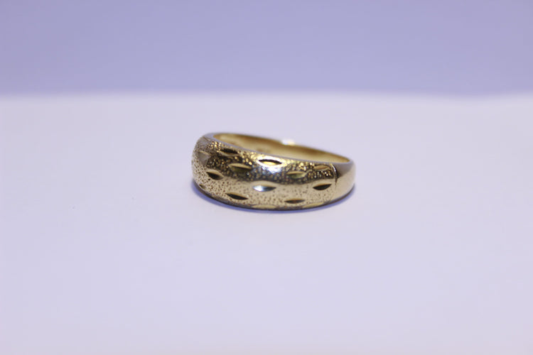 Bague Or jaune texturée