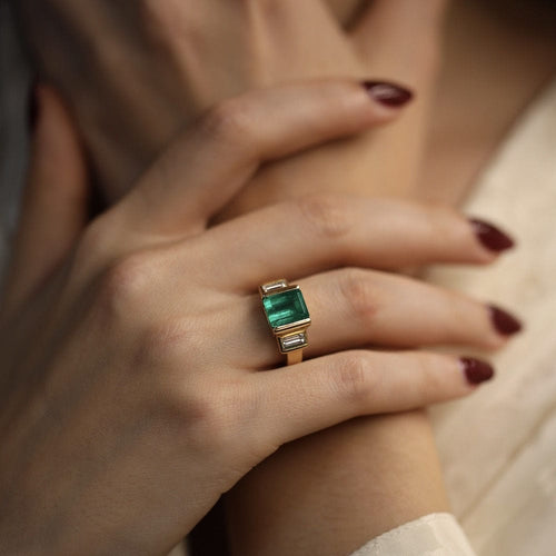 Bague 50-51 Bague en or jaune 18K avec emeraude de Colombie 2,88 cts et diamants baguette - Certificat Carat Gem Lab - Taille ajustable 58 Facettes FB09851