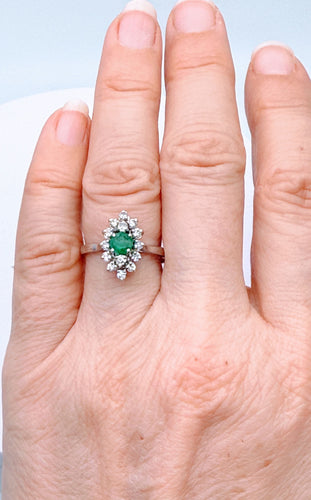 Bague 53 Bague marquise or gris, émeraude, diamant 58 Facettes