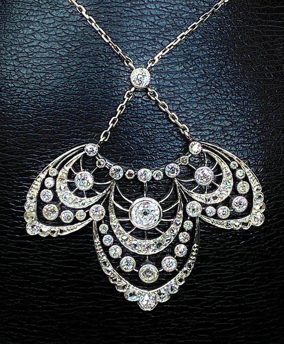 Collier pendentif en platine, diamants, époque 1900