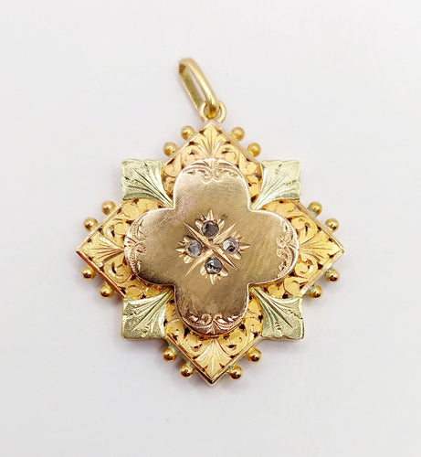 Pendentif Pendentif fleur or rose et or jaune, diamants taille rose (circa 1900) 58 Facettes A06189