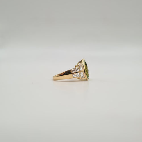 Bague or jaune 18 carats sertie d’un péridot et diamants naturels