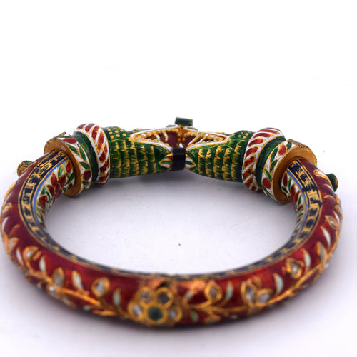 Bracelet Bracciale rigido Mughal - Bracelet en or jaune 12 k avec émail et diamants polki 58 Facettes