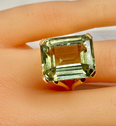 Bague en or jaune et béryl vert 20 carats