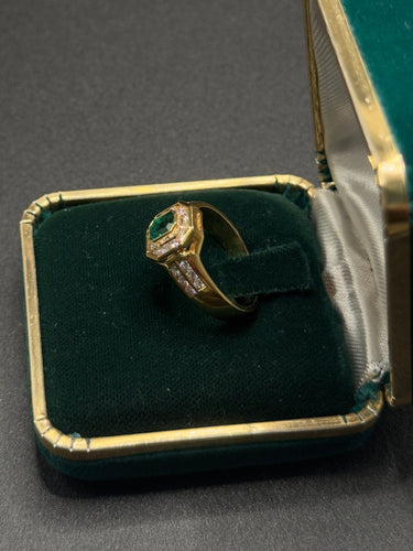 Bague 53 Bague Mirco Visconti des années 1980 en or jaune avec émeraude et diamants 58 Facettes