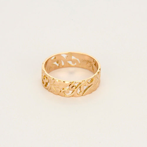 Alliance en or jaune à motif de feuilles