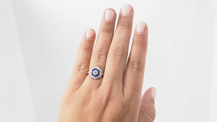 Bague 53.5 Bague hexagonale, saphirs calibrés et diamants 58 Facettes 32645