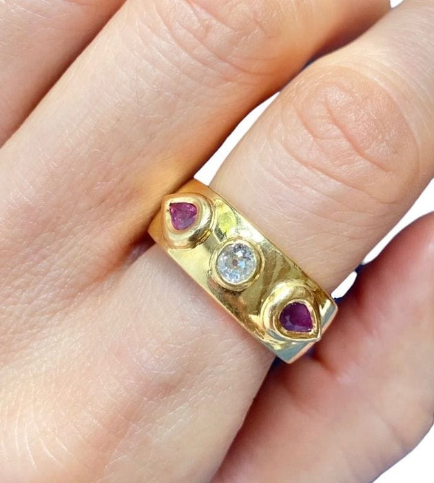 Bague 54 Bague en or jaune rubis et diamant 58 Facettes