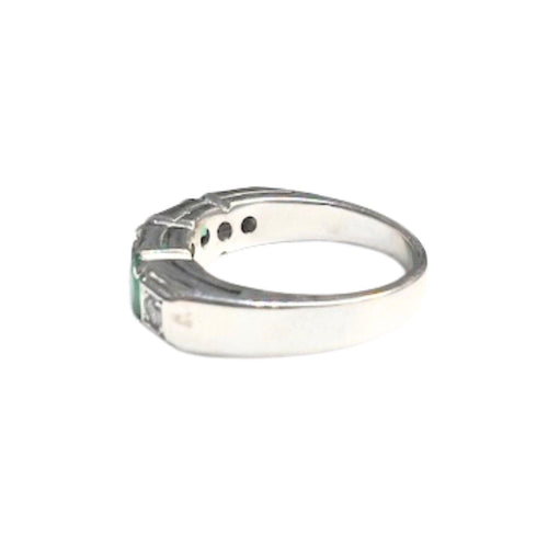 Bague Bague en or blanc avec diamants et émeraudes 58 Facettes Q95B(524)