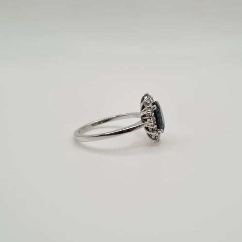 Bague 53 Bague or blanc carats sertie d'un saphir et de diamants naturels 58 Facettes