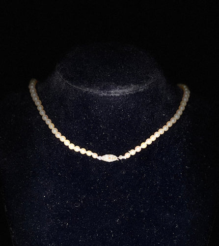 Collier 85 Perles Akoya Fermoir Platine et Diamants 43 cm 58 Facettes