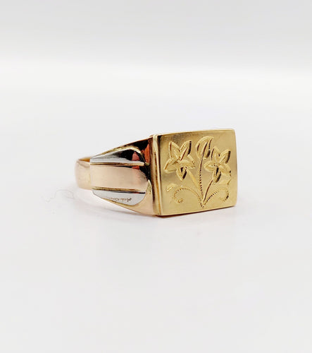 Bague 55.5 Bague chevalière antique fleurs finement ciselées en trois ors 18k 58 Facettes A06432