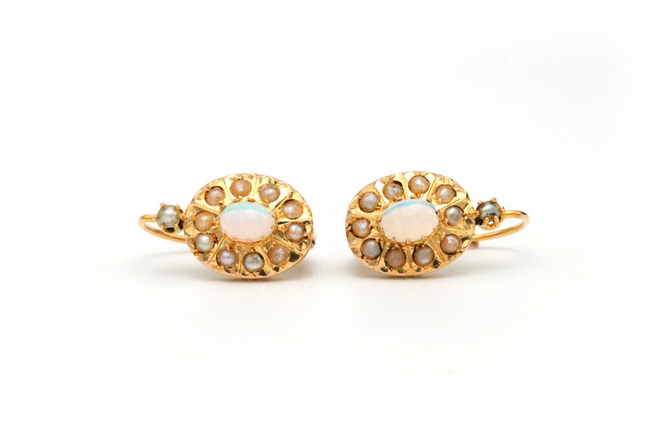 Boucles d'oreilles Boucles d'oreilles en or jaune serties d'opales et de perles 58 Facettes 22209