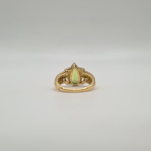Bague or jaune 18 carats sertie d’un péridot et diamants naturels