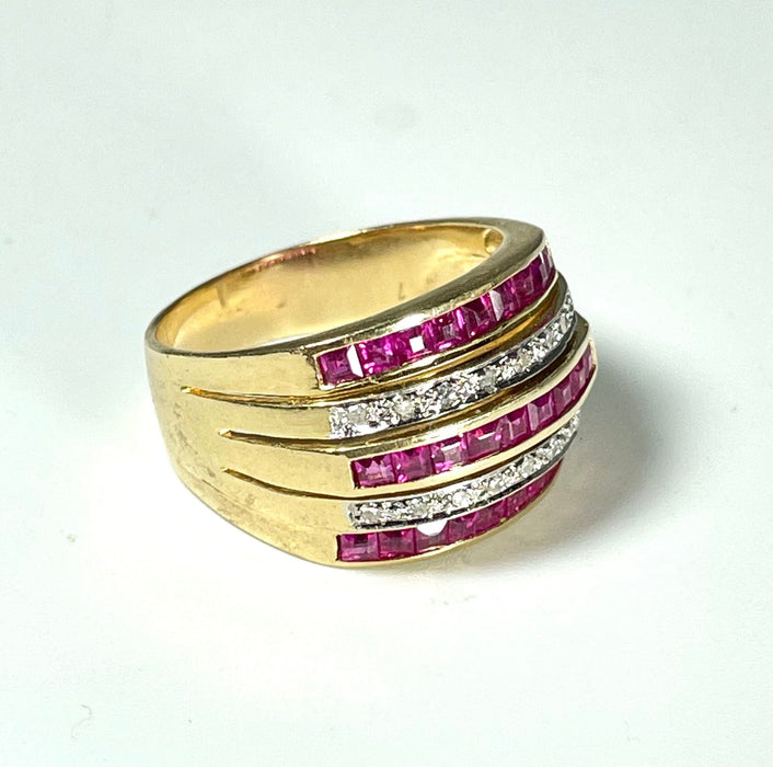 Bague ligne de petits rubis et diamants