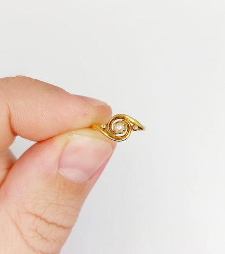 Bague 41 MINI bague antique or perle et monture tourbillon (circa 1900) 58 Facettes A06300