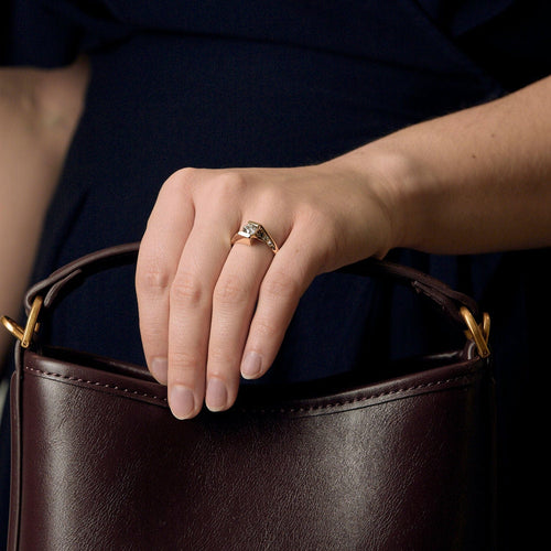 Bague 52 Bague asymétrique en or jaune et diamants 58 Facettes DRE1847