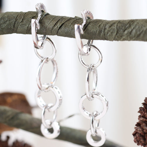 Boucles d'oreilles Boucles d'oreilles en or blanc avec diamants taille brillant 58 Facettes 159/24Z