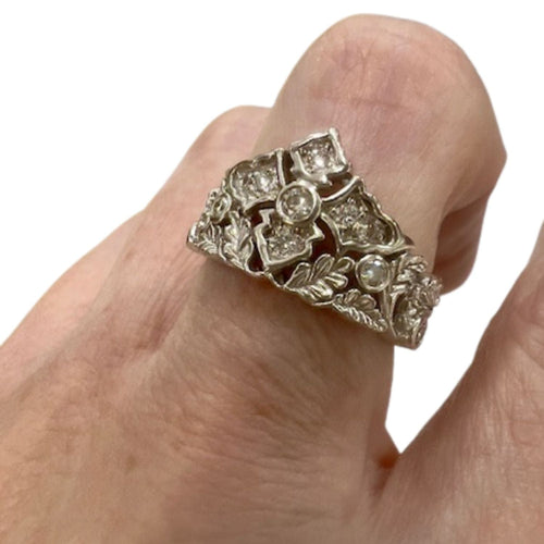 Bague 53.5 Bague contemporaine du 20ème siècle en or 18 kt avec diamants 9 unités 58 Facettes Q125B