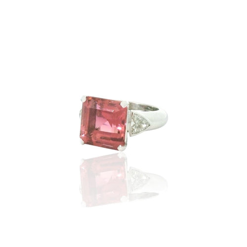 Bague 44 Bague or blanc, tourmaline et diamants 58 Facettes