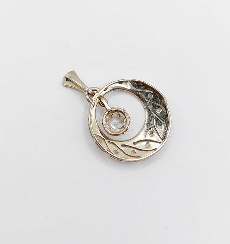 Pendentif Pendentif Art Déco or blanc , diamants et monture finement ciselée (circa 1920) 58 Facettes A05580