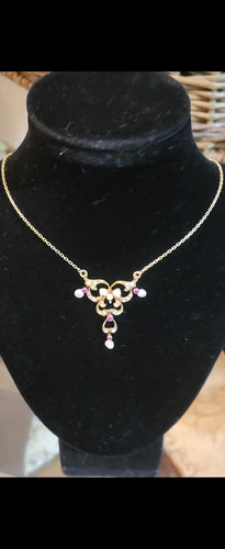 Collier Art Nouveau en or jaune, orné des Rubis et de Perles 58 Facettes