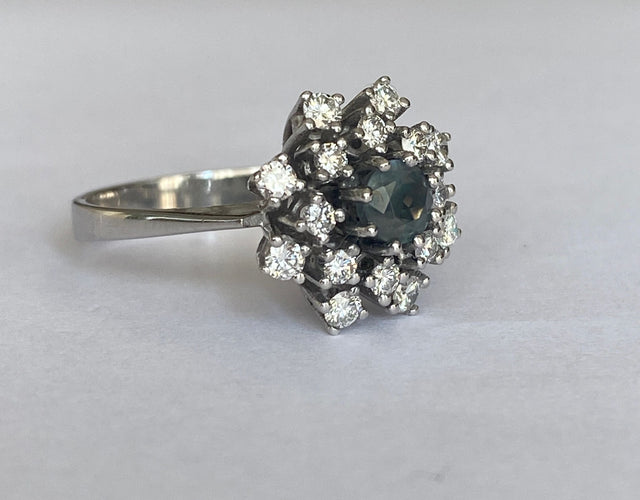 Bague 52.5 Bague en or blanc avec alexandrite naturelle certifiée ALGT de 0,60 ct et diamants 58 Facettes