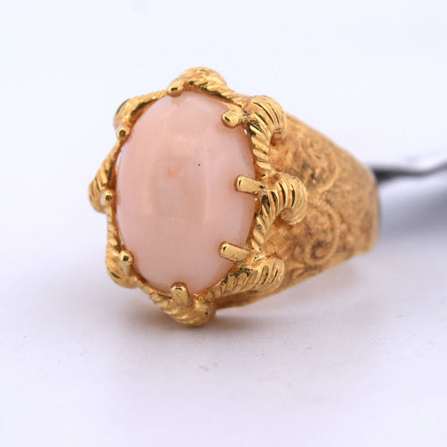 Bague 53 Bague en or jaune et corail rose des années 1950 58 Facettes