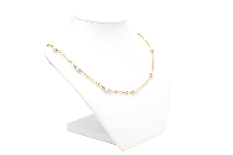 Collier Collier contemporain en or jaune et blanc 18 carats et perles 58 Facettes B676
