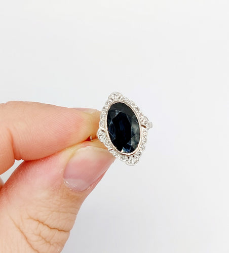 Bague pompadour art déco en platine, saphir 4,30 carats et diamants tailles anciennes