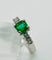 Bague 54 Bague en or blanc avec émeraudes et diamants 58 Facettes 50301