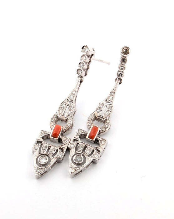 Boucles d'oreilles en or blanc avec diamants et corail