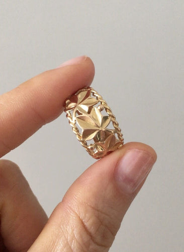 Bague en or jaune motif végétal