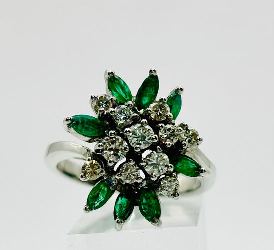 Bague 55 Bague en or blanc avec émeraudes et diamants 58 Facettes 50254