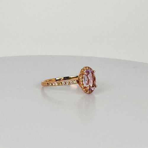 Bague 58 Bague en or rose avec améthyste ovale de 1,28 ct et saphirs blancs 58 Facettes 2508010