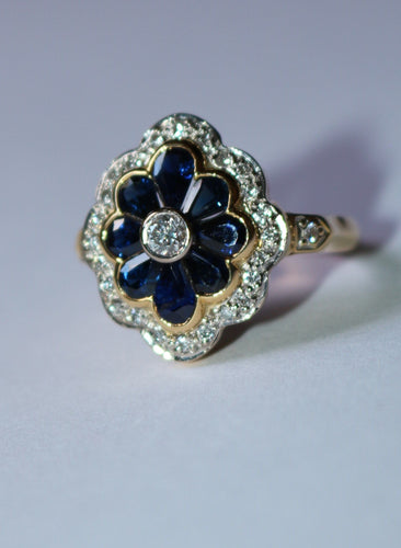 Bague Fleur or jaune, diamants, saphirs