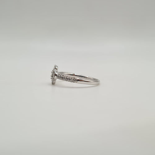 Bague 53 Bague fleur or blanc sertie de diamants 58 Facettes